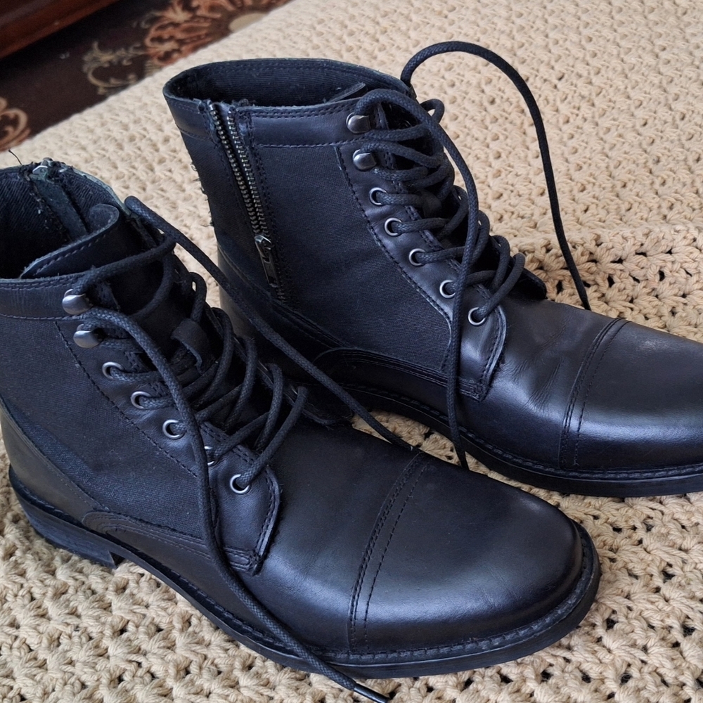 KENNETH COLE Reaction Black Leather Men's Boots. Size 11. Used. Very Good Condi